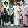 Rafathar Hadir di Wisuda Pengasuhnya
