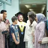 Rafathar Hadir di Wisuda Pengasuhnya