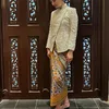 Raline Shah pakai kebaya janggan