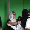 Artis di Pemakaman Ayah Mona Ratuliu