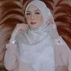 Richa Novisha, Istri Gary Iskak