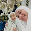 Rio Dewanto dan Atiqah Hasiholan Umrah
