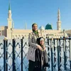 Rio Dewanto dan Atiqah Hasiholan Umrah