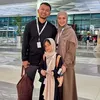 Rio Dewanto dan Atiqah Hasiholan Umrah