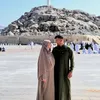 Rio Dewanto dan Atiqah Hasiholan Umrah