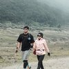 Ammar Zoni baru saja mengajak sang istri tercinta, Irish Bella, mendaki gunung berdua. Destinasi yang mereka tuju adalah gunung Gede Pangrango di Jawa Barat.