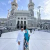 Sahrul Gunawan umrah bareng istri dan mertua