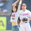 Sana TWICE Lakukan First Pitch