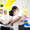  Selebriti Pria yang Dekat Banget Sama Anak Sambungnya