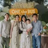 Potret Shanju dan Jonatan Christie bersama keluarga