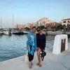 Tata Cahyani dan putri bungsunya