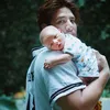 Ammar Zoni Gendong Baby Air