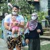 Ammar Zoni Gendong Baby Air