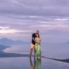 Foto Mesra Miller Khan dan Istri