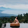 Foto Mesra Miller Khan dan Istri