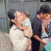 Via Vallen Bagi Hampers dan Sahur Tetangga Desa