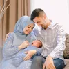 Vebby Palwinta melahirkan