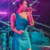 Foto wika Salim dalam busana serba ketat.