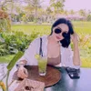 Foto wika Salim dalam busana serba ketat.