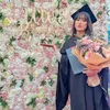 Amanda Caesa Wisuda Lulus Kuliah Inggris Anak Parto