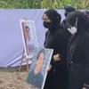 Potret Zara lukis wajah kakaknya.