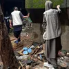 Zaskia Mecca Bantu Korban Banjir Bekasi