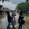 Zaskia Mecca Bantu Korban Banjir Bekasi