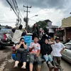 Zaskia Mecca Bantu Korban Banjir Bekasi