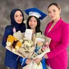 Zaskia Gotik Wisuda Anak Sambung Imel Putri