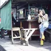 Seleb yang Doyan Makan di Pinggir Jalan