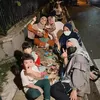 Seleb yang Doyan Makan di Pinggir Jalan