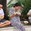 Seleb yang Doyan Makan di Pinggir Jalan