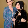Dewi Perssik bersama ibunda