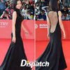 Dari depan, gaun yang dipakai Kang Han Na di Busan Film Awards 2013 terlihat biasa saja. Tapi di bagian belakangnya ada kain transparan yang membuat punggung dan belahan pantatnya kelihatan.