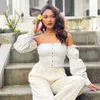 Selebriti cantik dengan kulit tanned