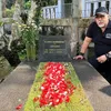 Indro Warkop ziarah makam jelang Ramadan
