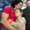 Edward Akbar Hot Daddy Momong Anak