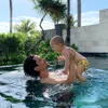 Edward Akbar Hot Daddy Momong Anak