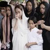 Tangis Bunga Citra Lestari di Pemakaman Ashraf Sinclair