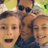 9 Orang Tua Seleb Hollywood Dengan Anak Kembar