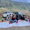 Atta Halilintar dan Aurel Hermansyah ke Bromo