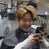 Baekhyun EXO bleaching rambut di salon