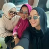 Potret selfie Citra Kirana bersama keluarga