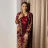 Raisa pakai outer batik