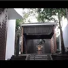 halaman rumah mewah Momo Geisha