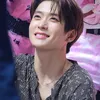 Jaehyun NCT pamer leher jenjang