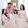 Potret anak Ririn Ekawati yang mirip anak Korea.