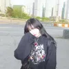 Hyuna pakai jaket hitam