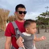 baby Athar anak Citra Kirana main di pantai