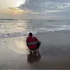 baby Athar anak Citra Kirana main di pantai